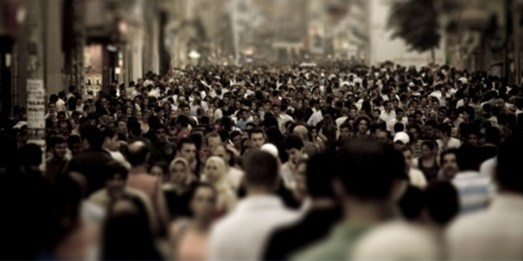 zeki-insanlar-kalabalikta-mutsuz-oluyor-h1459068171-224dff